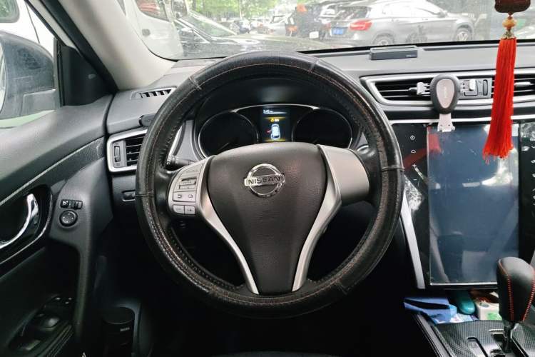 Used Nissan X-Trail 2015 2.5L CVT Leading MAX Edition 4WD Steering Wheel