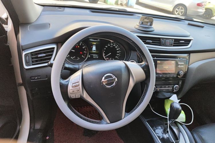 Used Nissan X-Trail 2015 2.0L CVT Comfort MAX Edition 2WD Steering Wheel