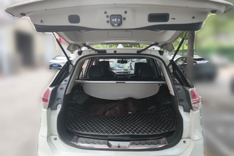 Used Nissan X-Trail 2015 2.0L CVT Comfort MAX Edition 2WD Trunk