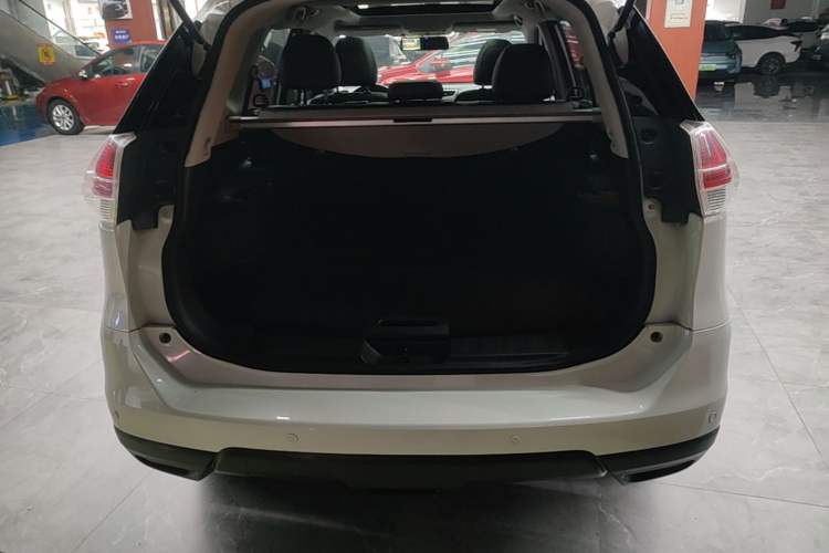 Used Nissan X-Trail 2015 2.0L CVT Comfort MAX Edition 2WD Trunk