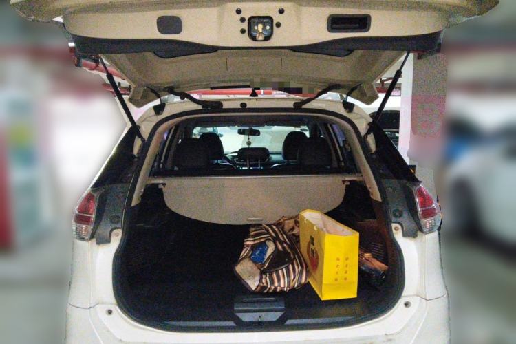 Used Nissan X-Trail 2015 2.0L CVT Comfort MAX Edition 2WD Trunk