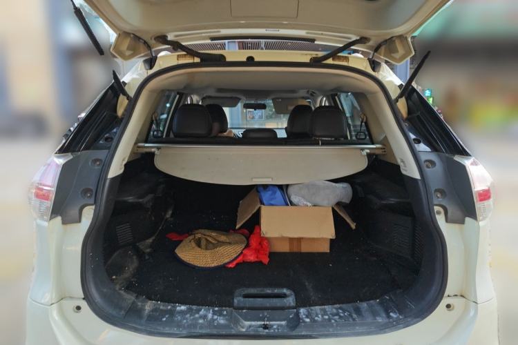 Used Nissan X-Trail 2015 2.0L CVT Comfort MAX Edition 2WD Trunk