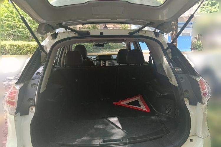 Used Nissan X-Trail 2015 2.0L CVT Comfort MAX Edition 2WD Trunk