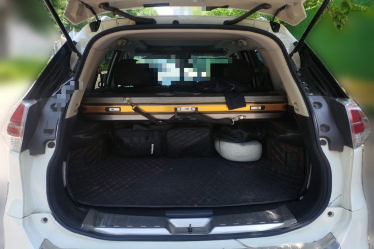 Used Nissan X-Trail 2015 2.5L CVT Leading MAX Edition 4WD Trunk