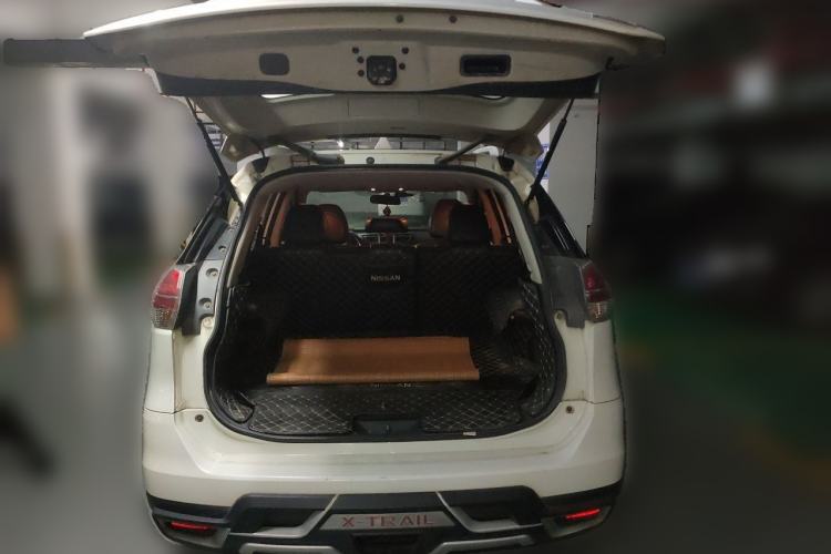 Used Nissan X-Trail 2015 2.0L CVT Comfort MAX Edition 2WD Trunk