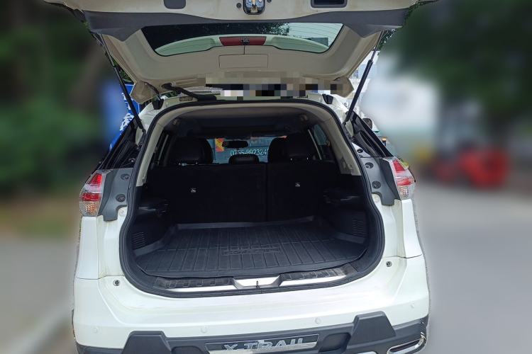 Used Nissan X-Trail 2015 2.5L CVT Leading MAX Edition 4WD Trunk