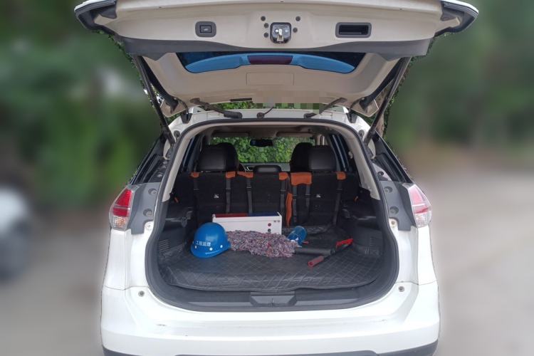 Used Nissan X-Trail 2015 2.5L CVT Leading MAX Edition 4WD Trunk