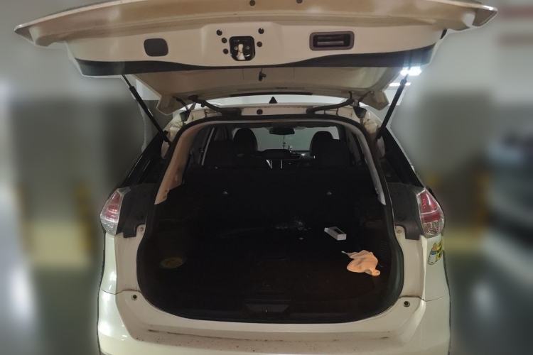 Used Nissan X-Trail 2015 2.0L CVT Comfort MAX Edition 2WD Trunk