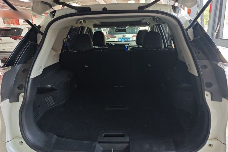 Used Nissan X-Trail 2015 2.0L CVT Comfort MAX Edition 2WD Trunk