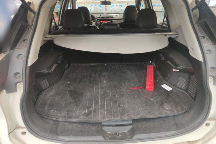 Used Nissan X-Trail 2015 2.0L CVT Comfort MAX Edition 2WD Trunk