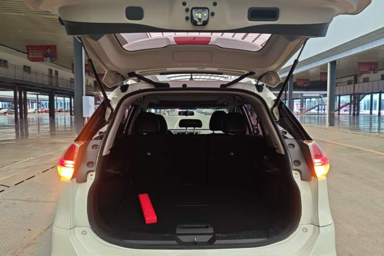 Used Nissan X-Trail 2015 2.5L CVT Leading MAX Edition 4WD Trunk