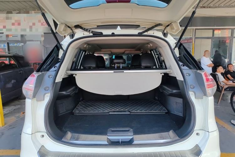 Used Nissan X-Trail 2015 2.0L CVT Comfort MAX Edition 2WD Trunk