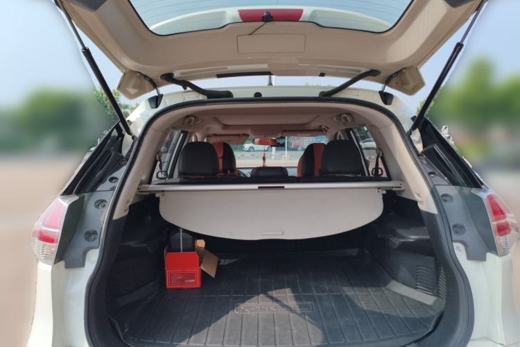 Used Nissan X-Trail 2015 2.0L CVT Comfort MAX Edition 2WD Trunk