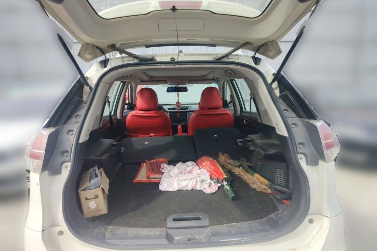 Used Nissan X-Trail 2015 2.0L CVT Comfort MAX Edition 2WD Trunk