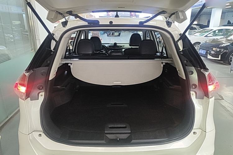 Used Nissan X-Trail 2015 2.0L CVT Comfort MAX Edition 2WD Trunk