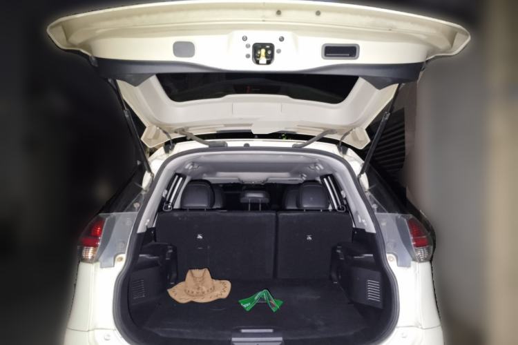 Used Nissan X-Trail 2015 2.0L CVT Comfort MAX Edition 2WD Trunk