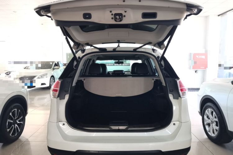Used Nissan X-Trail 2015 2.5L CVT Leading MAX Edition 4WD Trunk