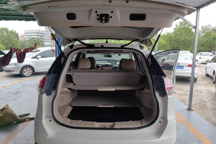 Used Nissan X-Trail 2015 2.0L CVT Comfort MAX Edition 2WD Trunk
