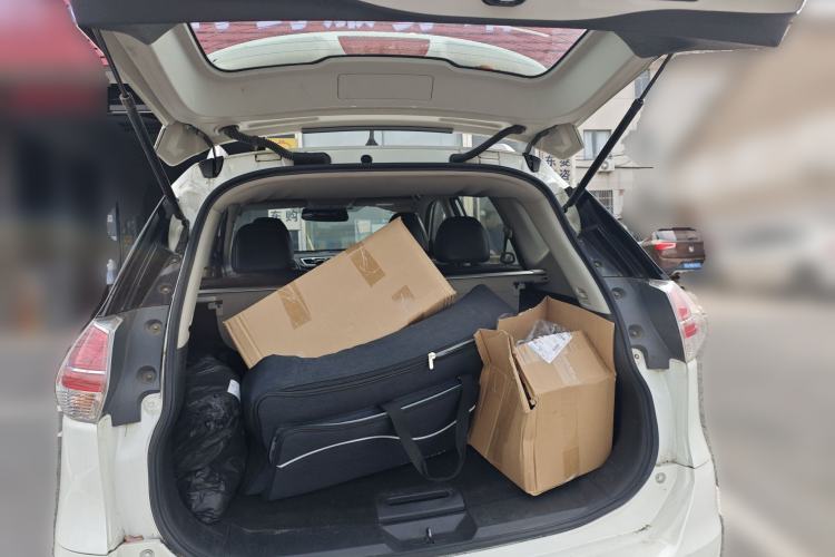 Used Nissan X-Trail 2015 2.0L CVT Comfort MAX Edition 2WD Trunk