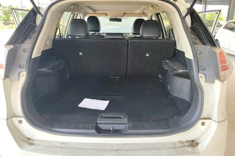 Used Nissan X-Trail 2015 2.0L CVT Comfort MAX Edition 2WD Trunk