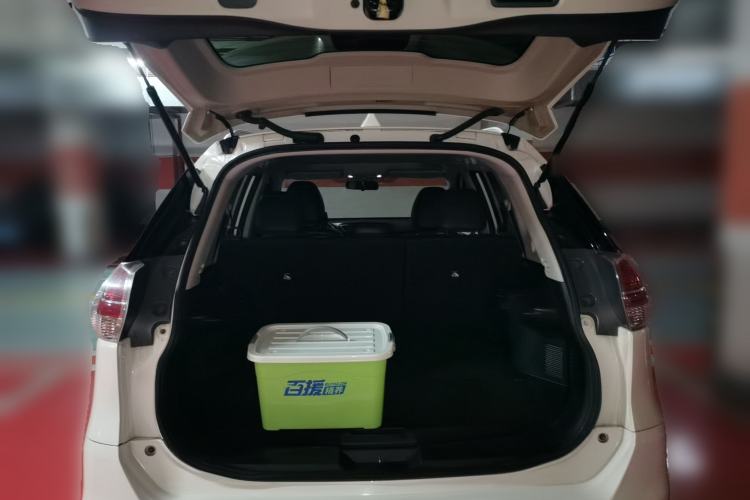 Used Nissan X-Trail 2015 2.0L CVT Comfort MAX Edition 2WD Trunk