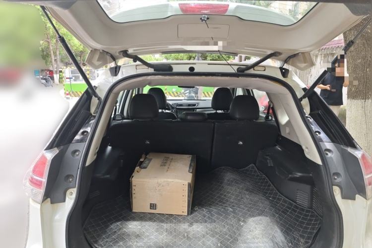 Used Nissan X-Trail 2015 2.0L CVT Comfort MAX Edition 2WD Trunk