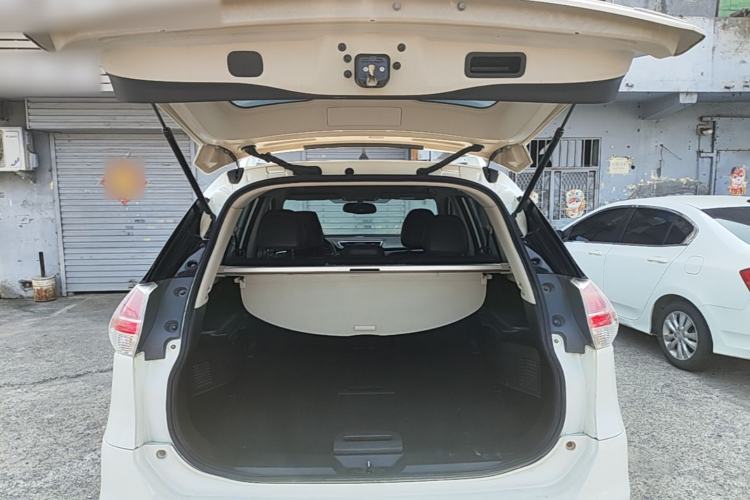 Used Nissan X-Trail 2015 2.0L CVT Comfort MAX Edition 2WD Trunk