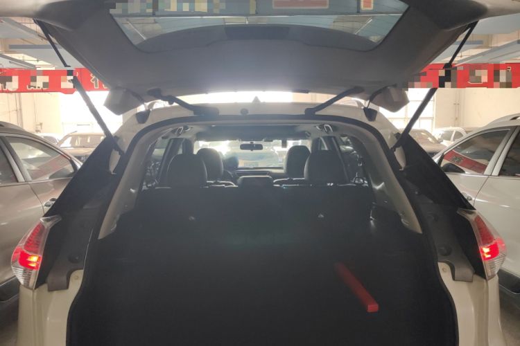 Used Nissan X-Trail 2015 2.0L CVT Comfort MAX Edition 2WD Trunk