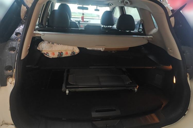 Used Nissan X-Trail 2015 2.0L CVT Comfort MAX Edition 2WD Trunk