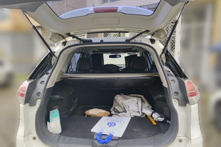Used Nissan X-Trail 2015 2.0L CVT Comfort MAX Edition 2WD Trunk