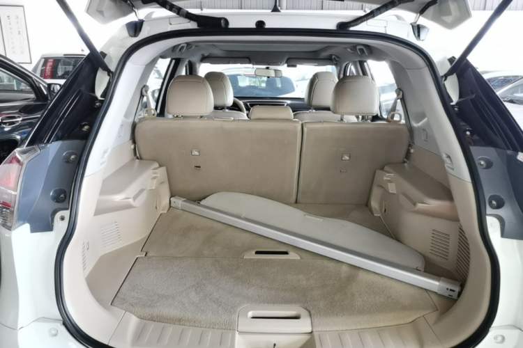 Used Nissan X-Trail 2015 2.0L CVT Comfort MAX Edition 2WD Trunk