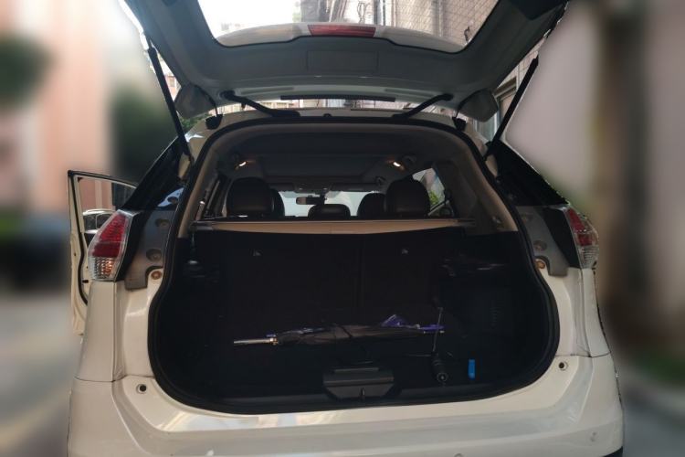 Used Nissan X-Trail 2015 2.0L CVT Comfort MAX Edition 2WD Trunk
