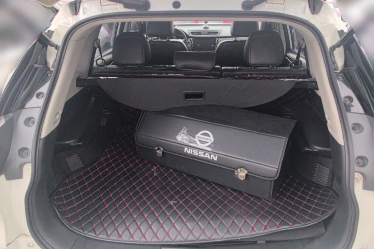 Used Nissan X-Trail 2015 2.0L CVT Comfort MAX Edition 2WD Trunk