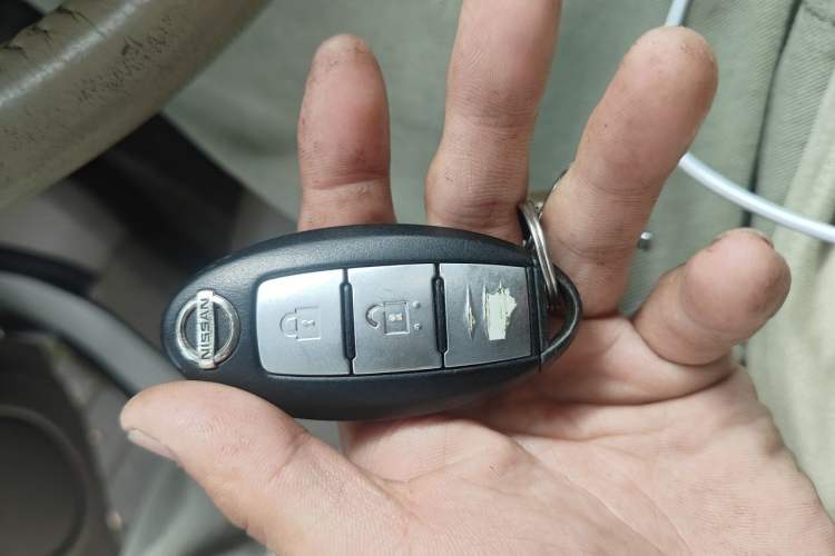 Used Nissan X-Trail 2015 2.0L CVT Comfort MAX Edition 2WD Vehicle Key