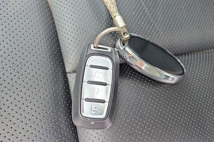Used Nissan X-Trail 2015 2.0L CVT Comfort MAX Edition 2WD Vehicle Key