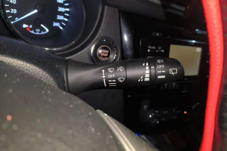 Used Nissan X-Trail 2015 2.0L CVT Comfort MAX Edition 2WD Vehicle Key