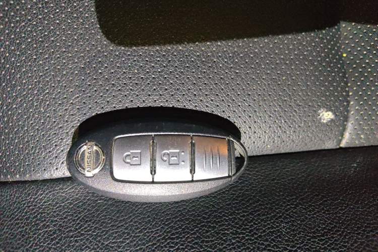 Used Nissan X-Trail 2015 2.0L CVT Comfort MAX Edition 2WD Vehicle Key