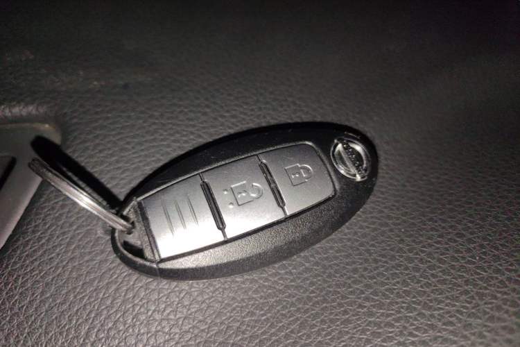 Used Nissan X-Trail 2015 2.0L CVT Comfort MAX Edition 2WD Vehicle Key