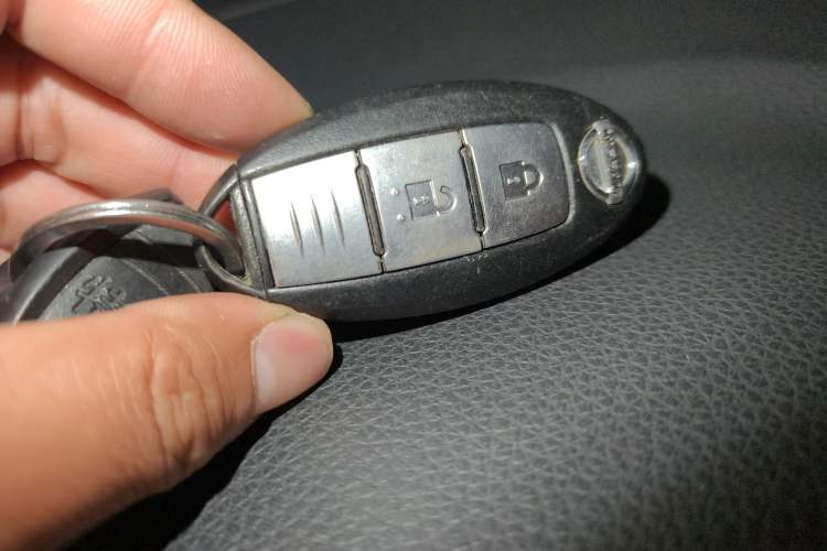 Used Nissan X-Trail 2015 2.0L CVT Comfort MAX Edition 2WD Vehicle Key