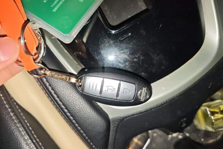 Used Nissan X-Trail 2015 2.0L CVT Comfort MAX Edition 2WD Vehicle Key