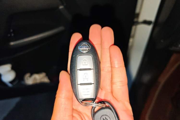 Used Nissan X-Trail 2015 2.0L CVT Comfort MAX Edition 2WD Vehicle Key