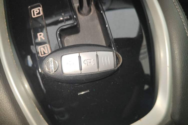Used Nissan X-Trail 2015 2.0L CVT Comfort MAX Edition 2WD Vehicle Key