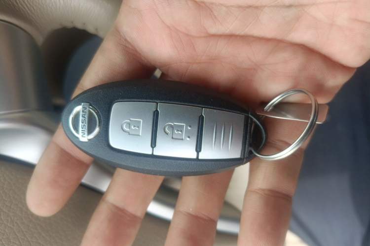 Used Nissan X-Trail 2015 2.0L CVT Comfort MAX Edition 2WD Vehicle Key