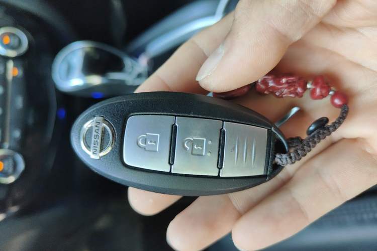 Used Nissan X-Trail 2015 2.0L CVT Comfort MAX Edition 2WD Vehicle Key
