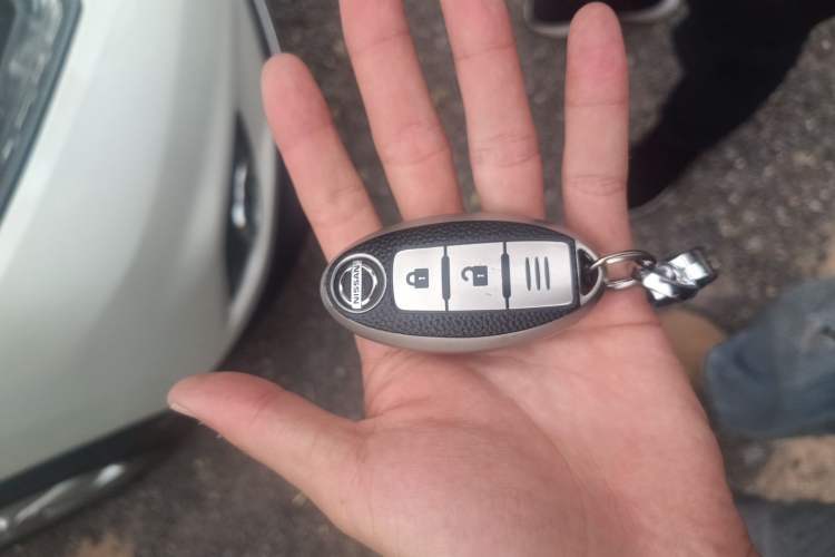 Used Nissan X-Trail 2015 2.0L CVT Comfort MAX Edition 2WD Vehicle Key