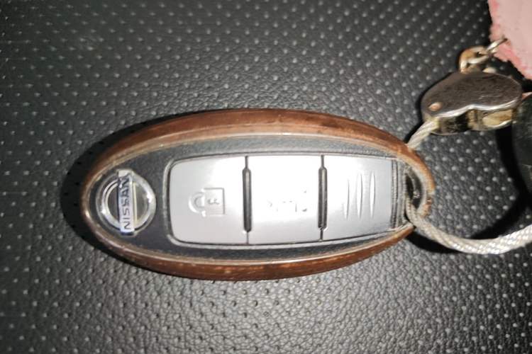 Used Nissan X-Trail 2015 2.0L CVT Comfort MAX Edition 2WD Vehicle Key