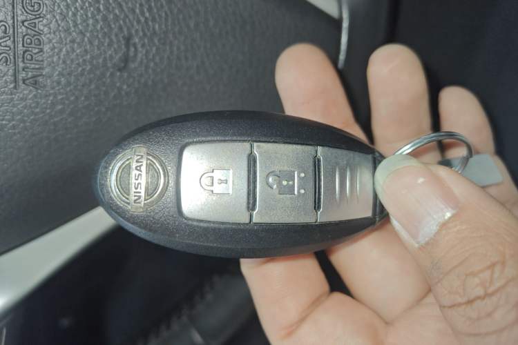 Used Nissan X-Trail 2015 2.0L CVT Comfort MAX Edition 2WD Vehicle Key