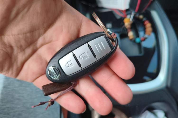 Used Nissan X-Trail 2015 2.0L CVT Comfort MAX Edition 2WD Vehicle Key