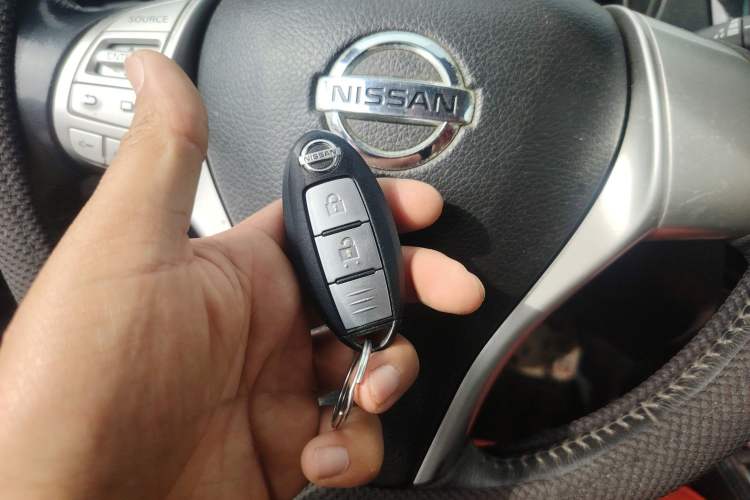 Used Nissan X-Trail 2015 2.0L CVT Comfort MAX Edition 2WD Vehicle Key