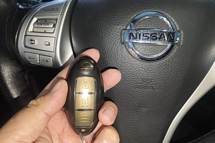 Used Nissan X-Trail 2015 2.0L CVT Comfort MAX Edition 2WD Vehicle Key